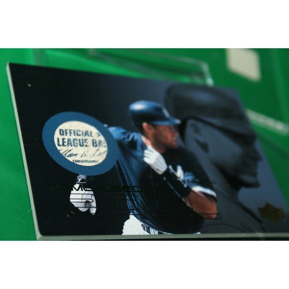 Upper Deck Derek Jeter #2 Game Used Ball Piece Card In Case Gold Rpl B-Dj 2000 - Picture 8 of 9